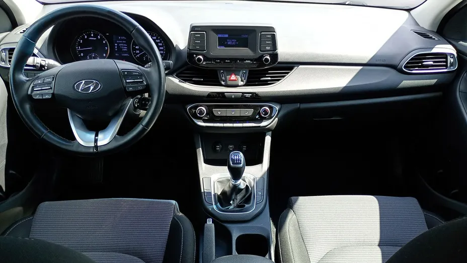 HYUNDAI i30 -