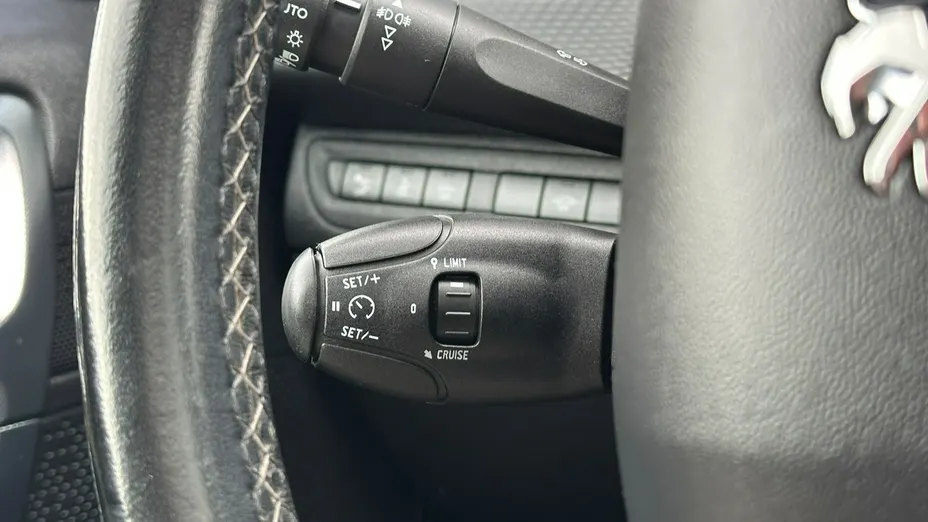 PEUGEOT 2008 -