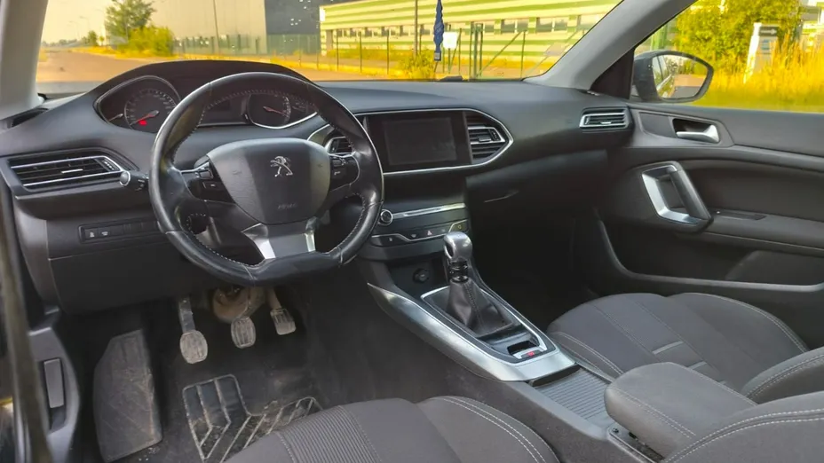 PEUGEOT 308 -