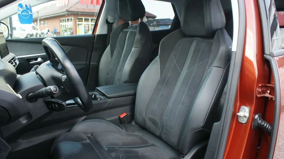 PEUGEOT 3008 -