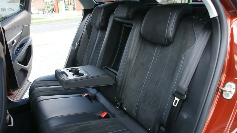 PEUGEOT 3008 -