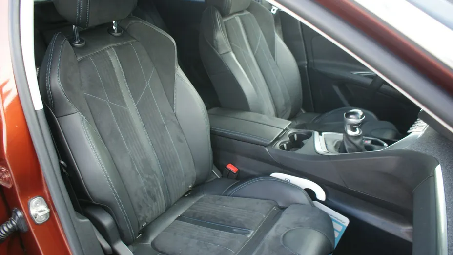 PEUGEOT 3008 -