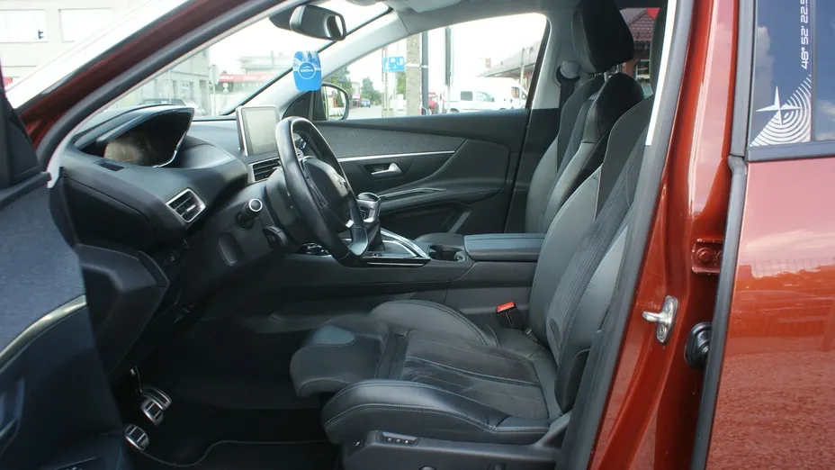 PEUGEOT 3008 -