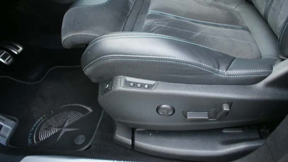 PEUGEOT 3008 -