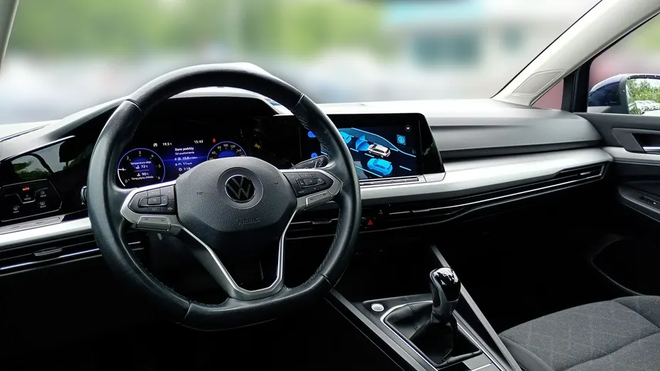 VOLKSWAGEN Golf -