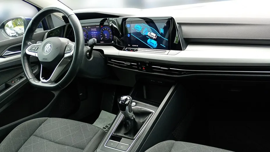 VOLKSWAGEN Golf -