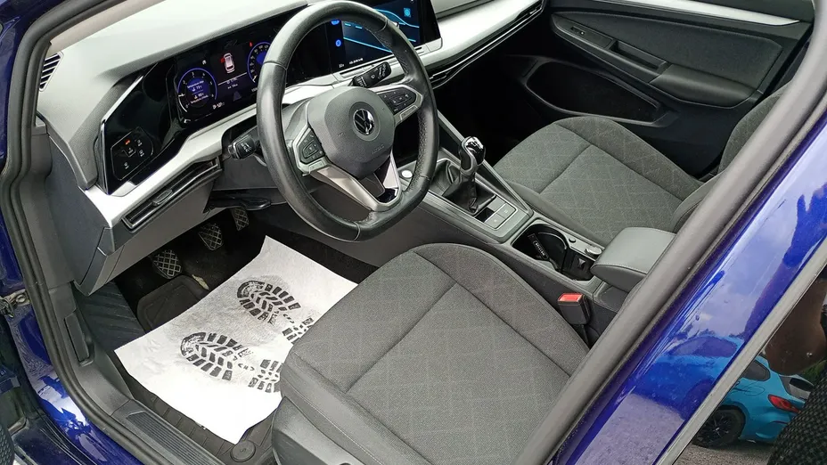 VOLKSWAGEN Golf -