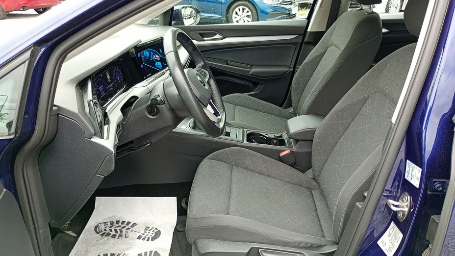 VOLKSWAGEN Golf -