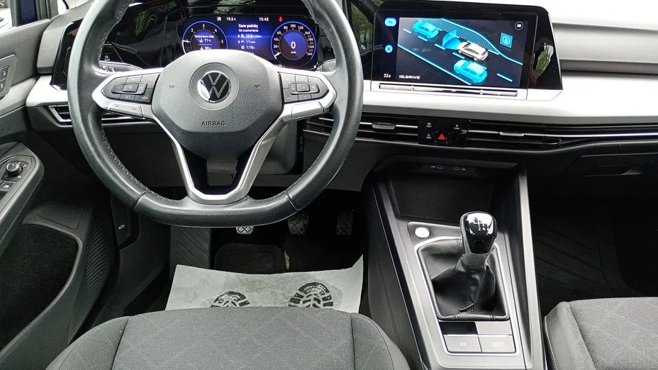 VOLKSWAGEN Golf -