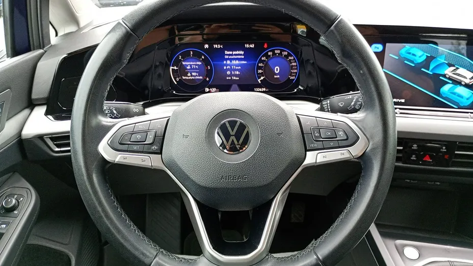 VOLKSWAGEN Golf -