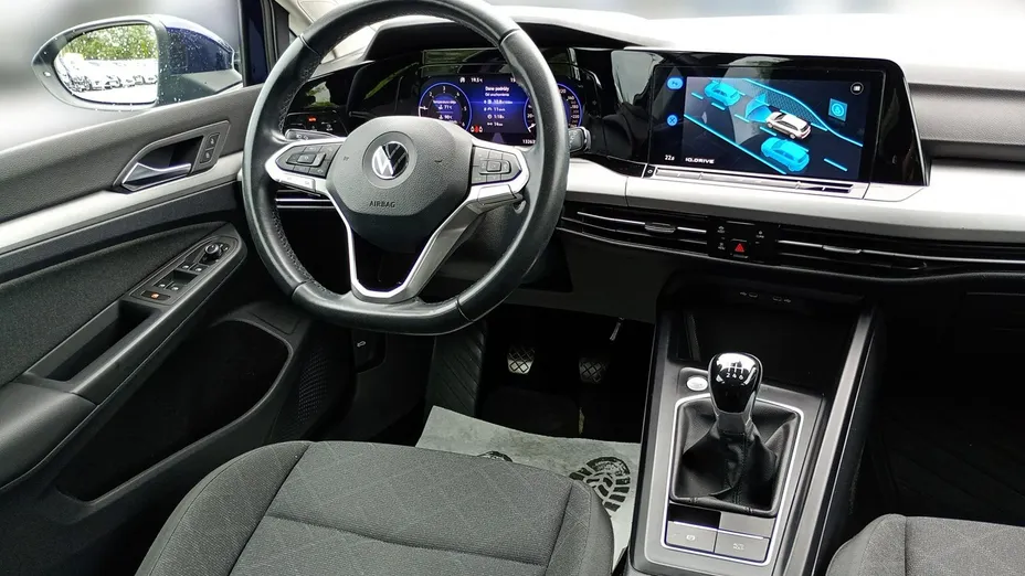VOLKSWAGEN Golf -