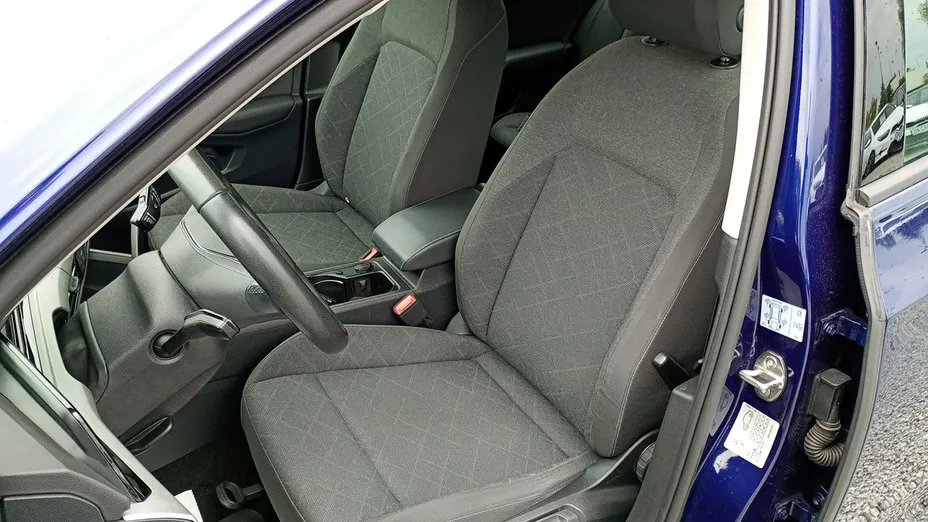 VOLKSWAGEN Golf -