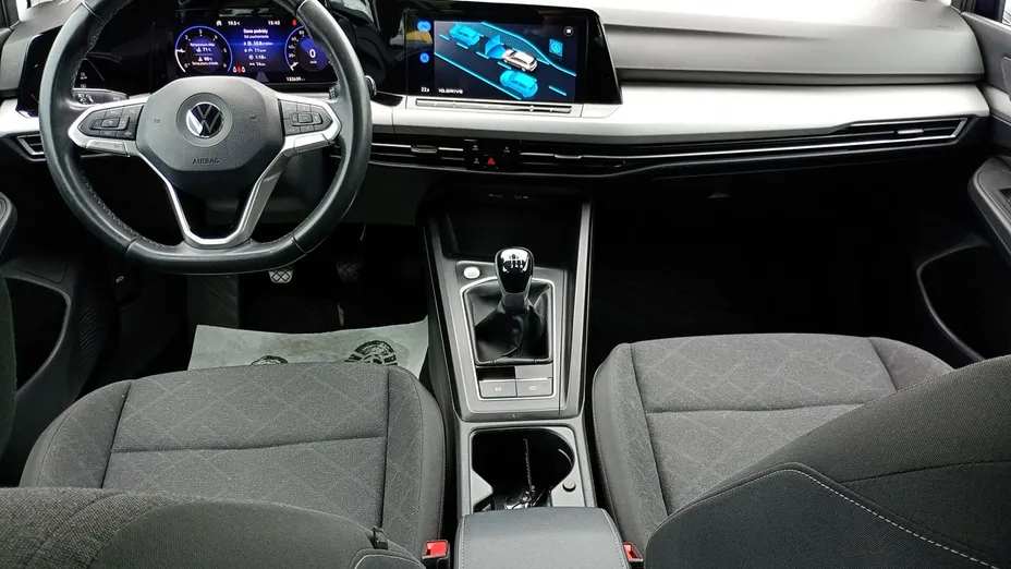 VOLKSWAGEN Golf -