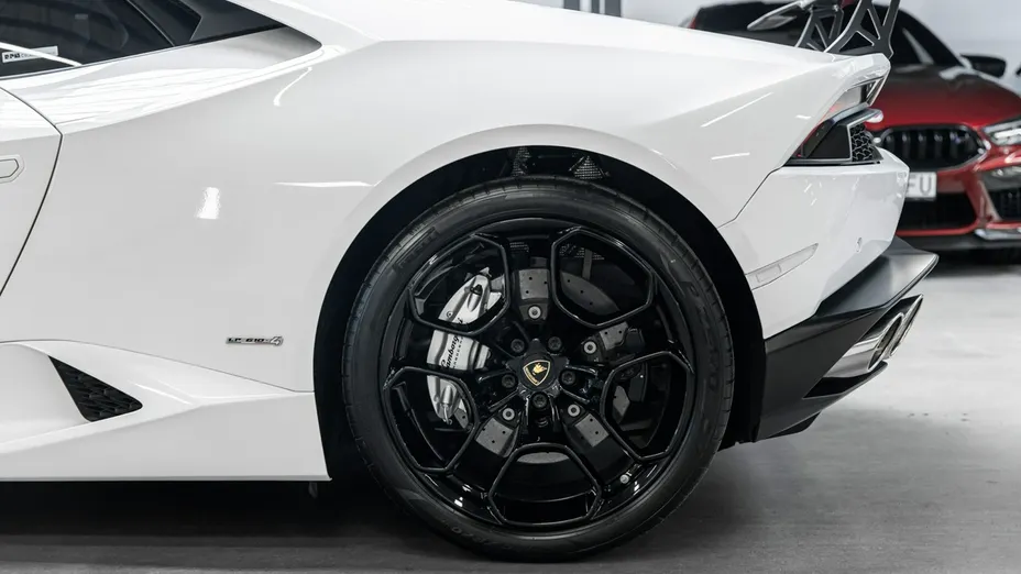LAMBORGHINI Huracan -
