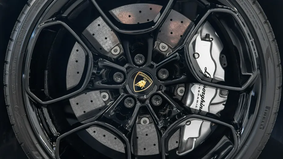 LAMBORGHINI Huracan -