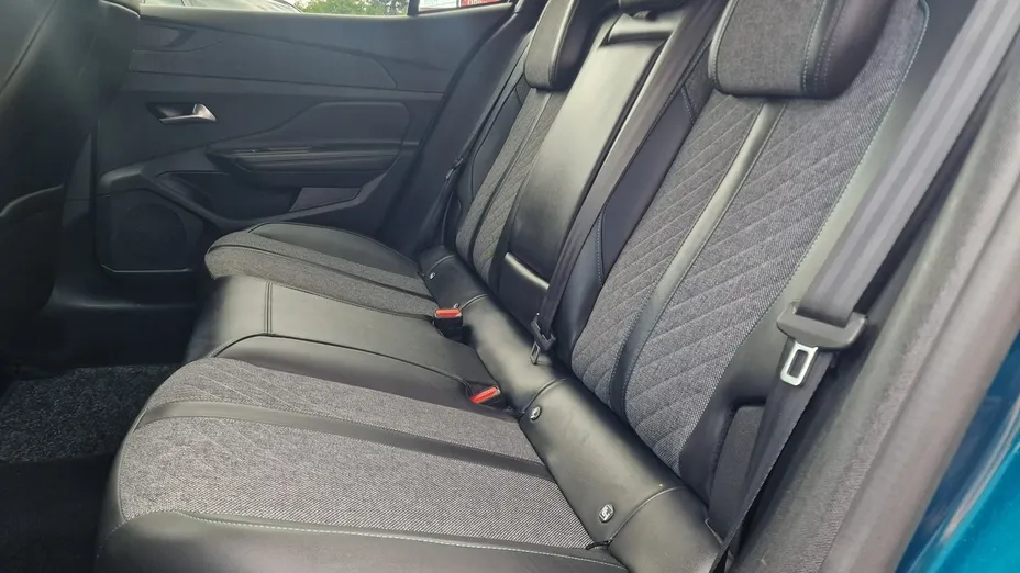 PEUGEOT 408 -
