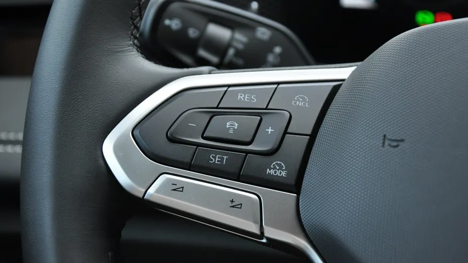 VOLKSWAGEN Tiguan -