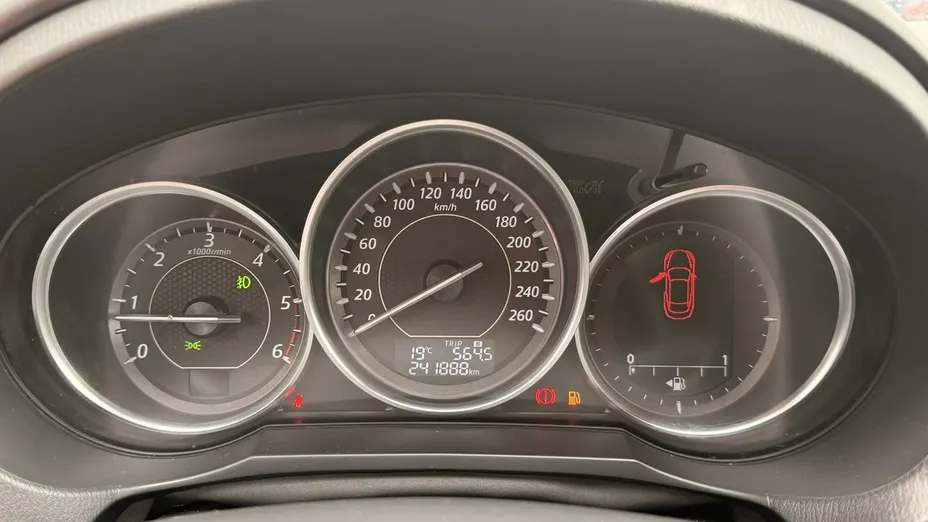 MAZDA 6 -