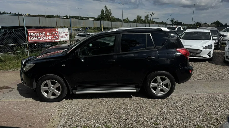 TOYOTA RAV4 -