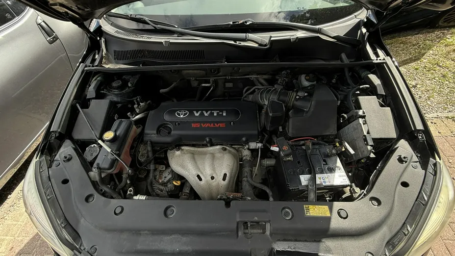 TOYOTA RAV4 -