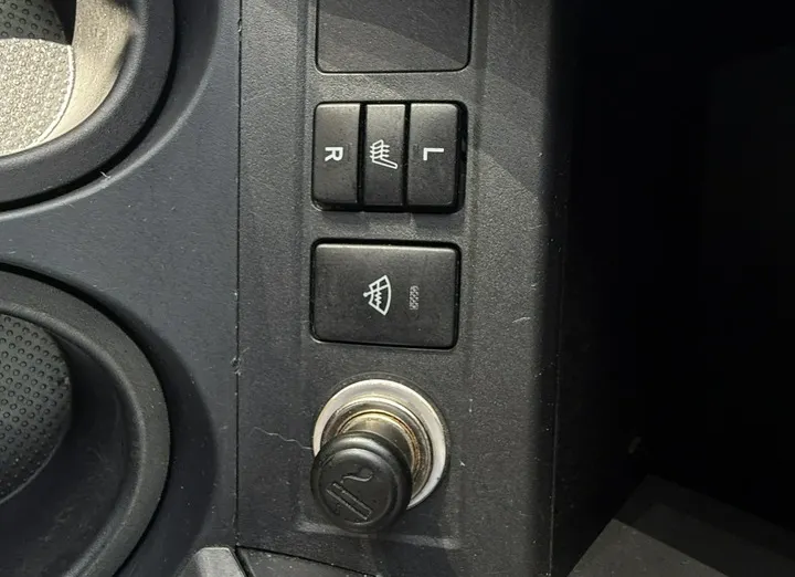 TOYOTA RAV4 -