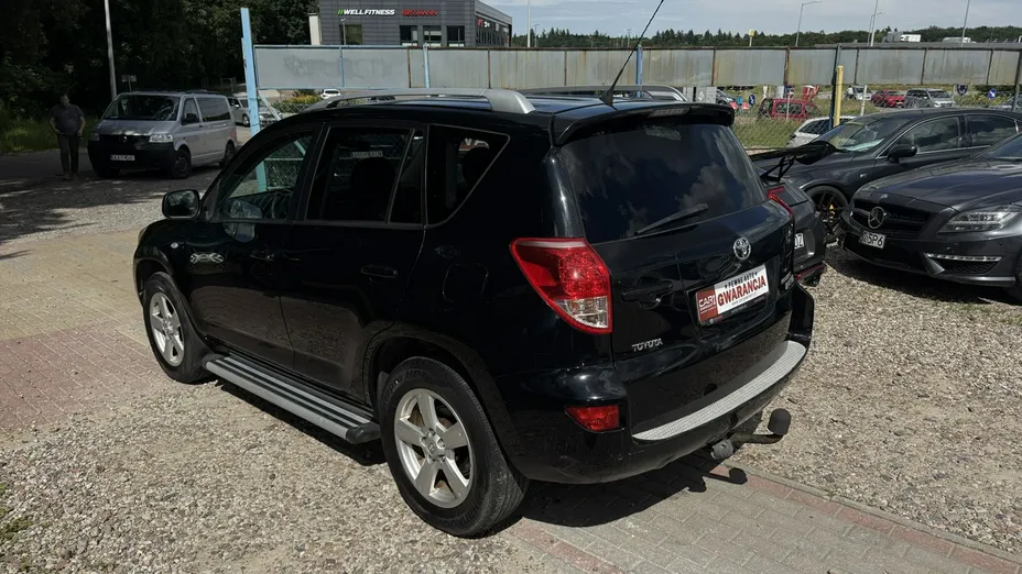 TOYOTA RAV4 -