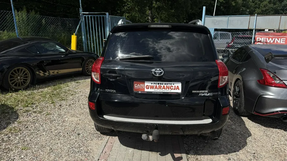 TOYOTA RAV4 -