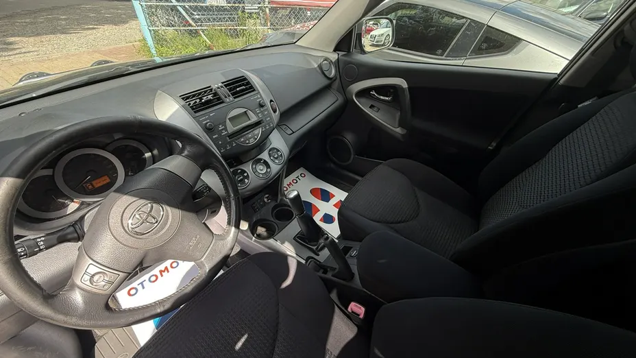TOYOTA RAV4 -