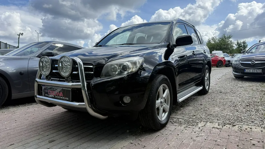 TOYOTA RAV4 -