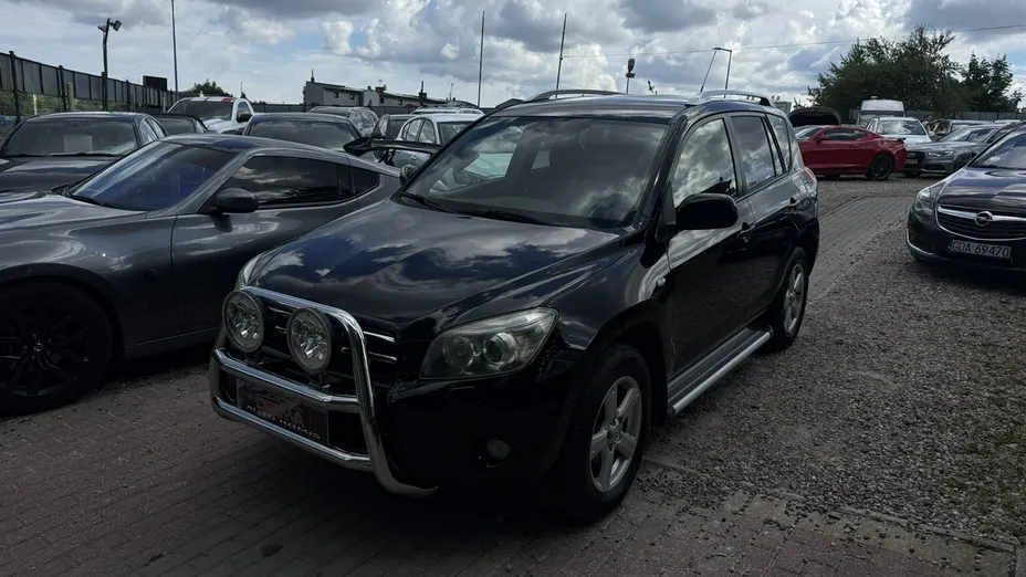 TOYOTA RAV4 -