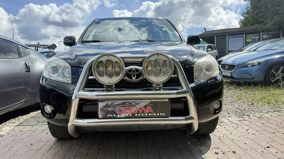 TOYOTA RAV4 -