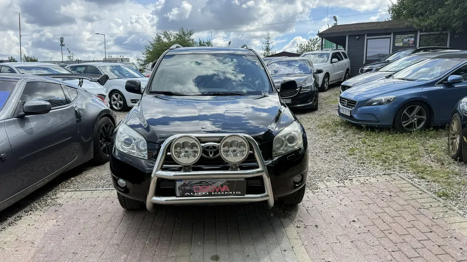 TOYOTA RAV4 -