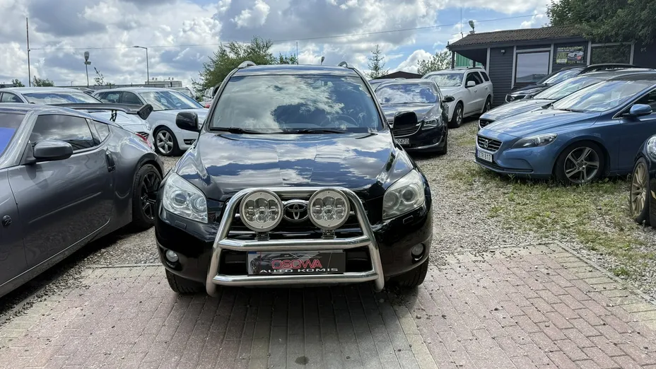 TOYOTA RAV4 -