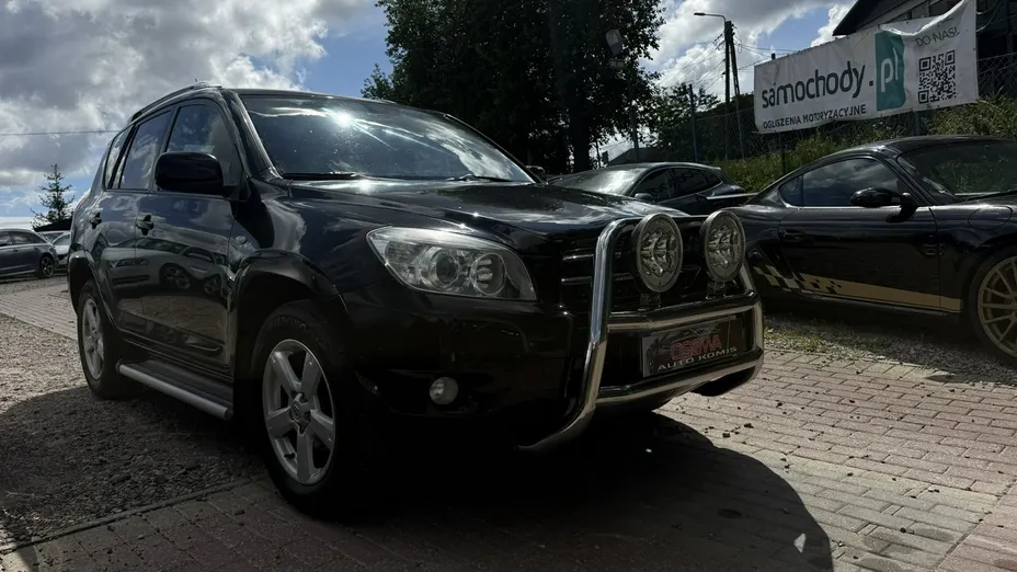 TOYOTA RAV4 -