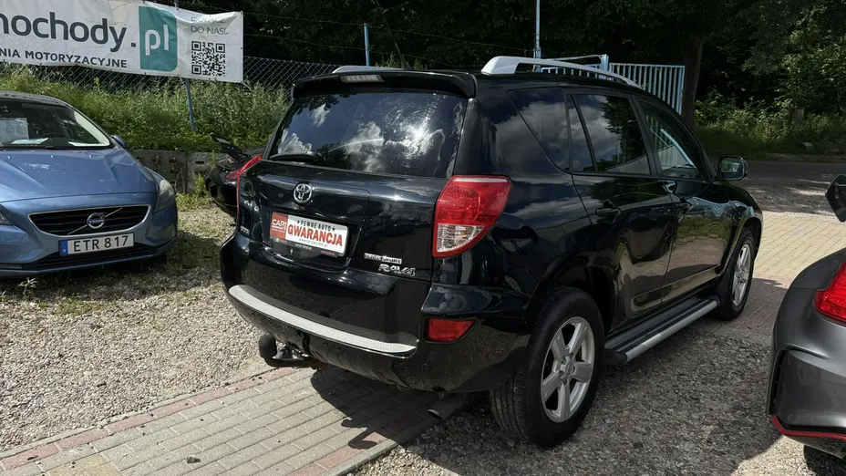 TOYOTA RAV4 -