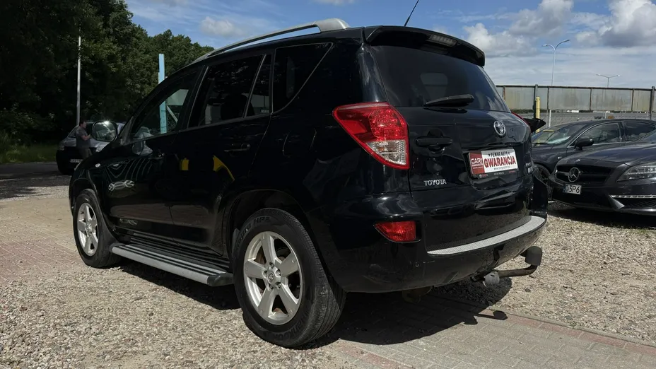 TOYOTA RAV4 -