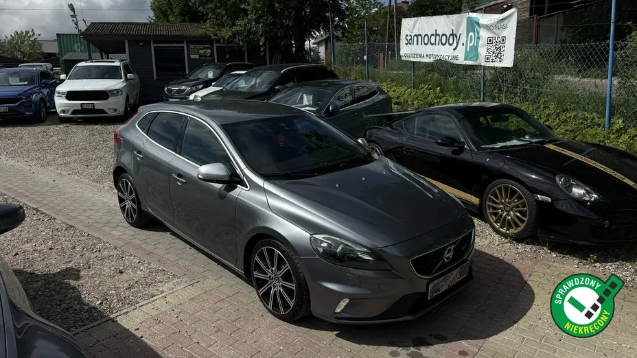 VOLVO V40 -