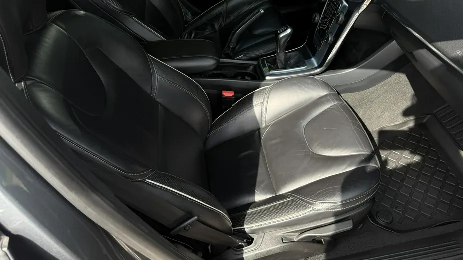 VOLVO V40 -