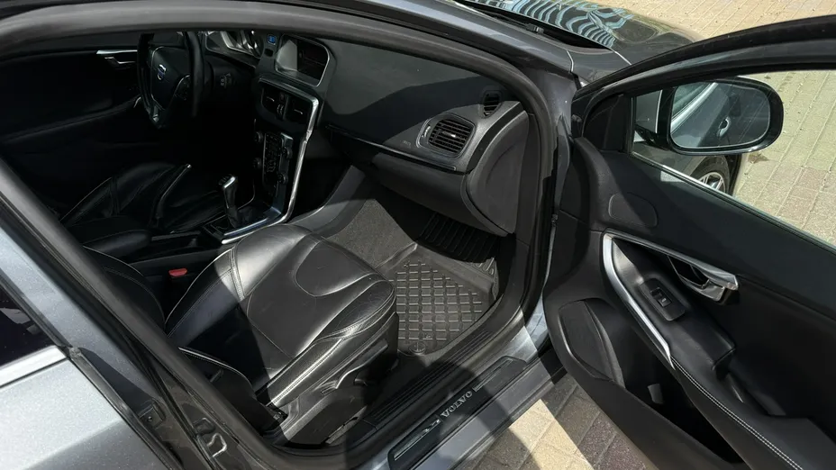 VOLVO V40 -