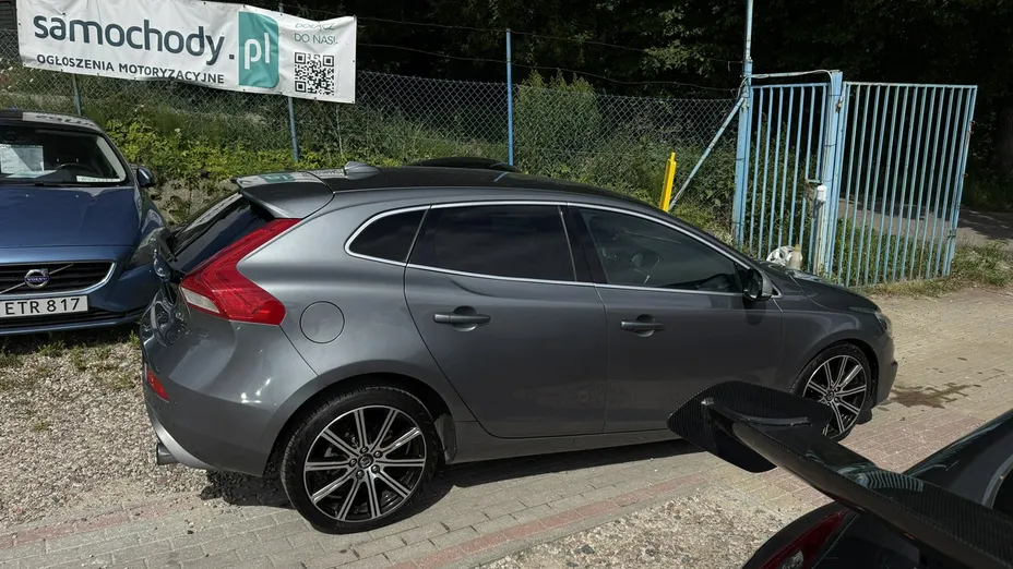VOLVO V40 -