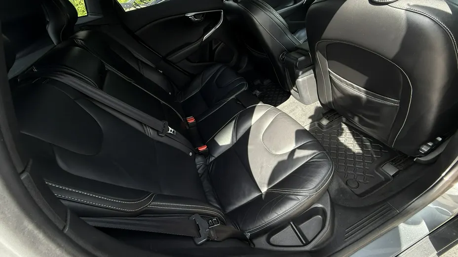 VOLVO V40 -