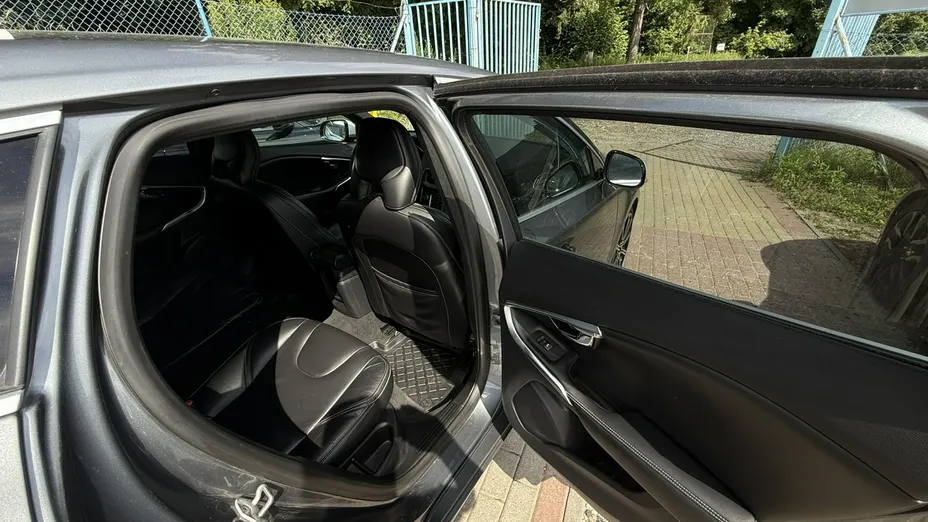 VOLVO V40 -
