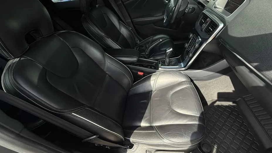 VOLVO V40 -