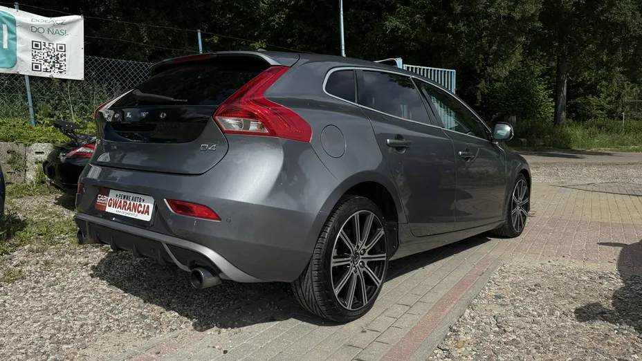 VOLVO V40 -