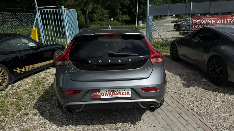 VOLVO V40 -
