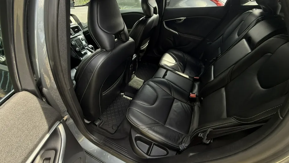 VOLVO V40 -
