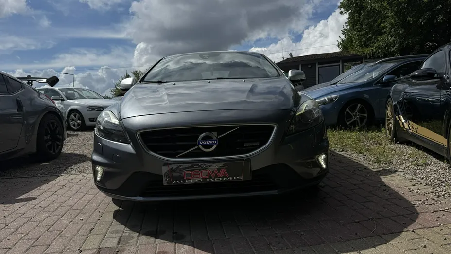 VOLVO V40 -