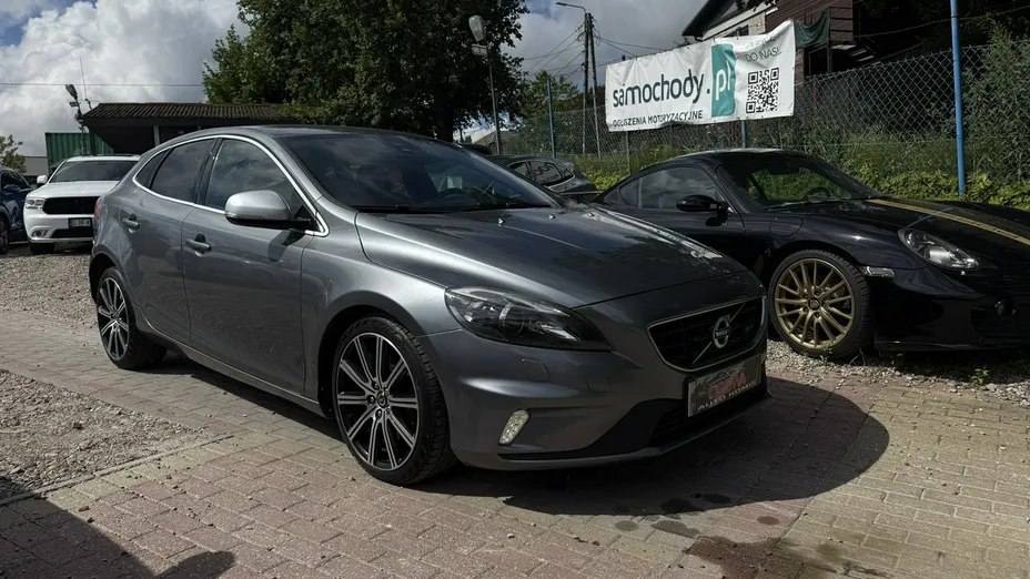 VOLVO V40 -