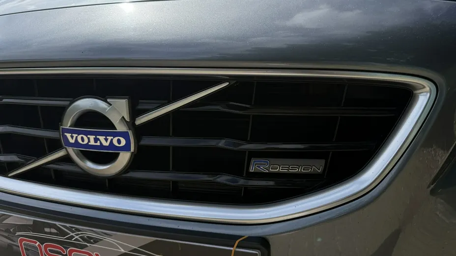 VOLVO V40 -