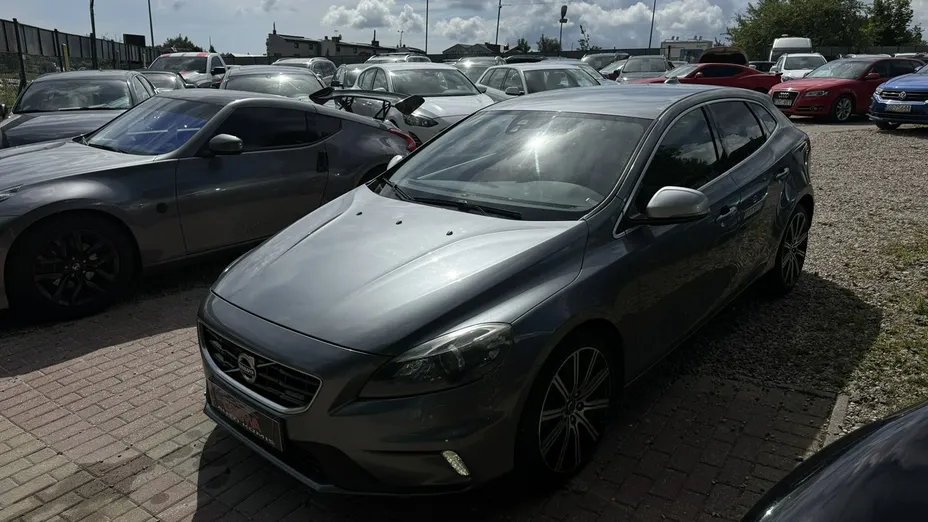 VOLVO V40 -